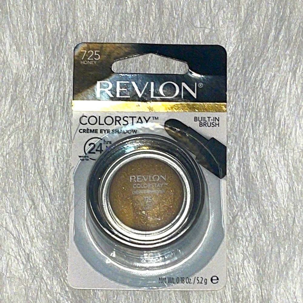 REVLON COLORSTAY 
CRÈME EYE SHADOW
BUILT-IN BRUSH